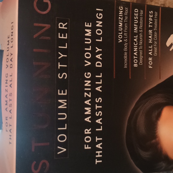 Stunning volume styler brush for amazing volume that lasts all day.nib - Picture 9 of 10